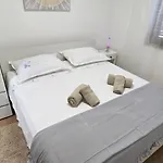 Deniza 4 Guests דירה *