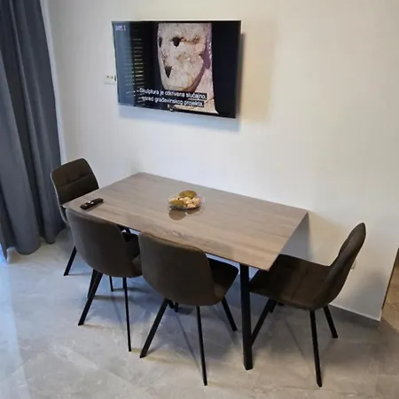 Deniza 4 Guests דירה ברודאריצה