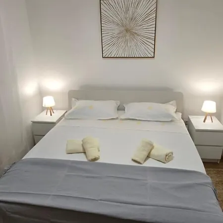 아파트 Deniza 4 Guests 브로다리카